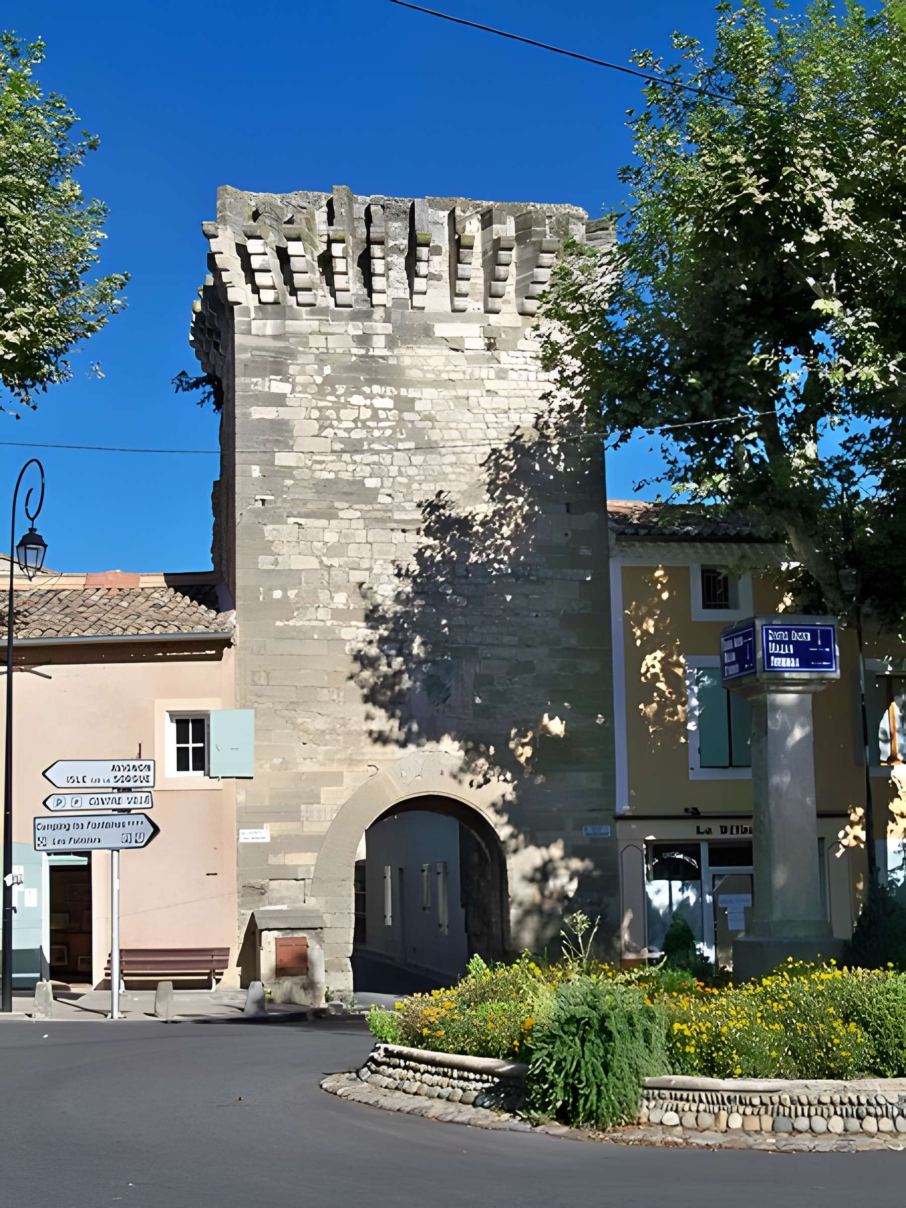 Porte Saint Gilles de Pernes-les-Fontaines
