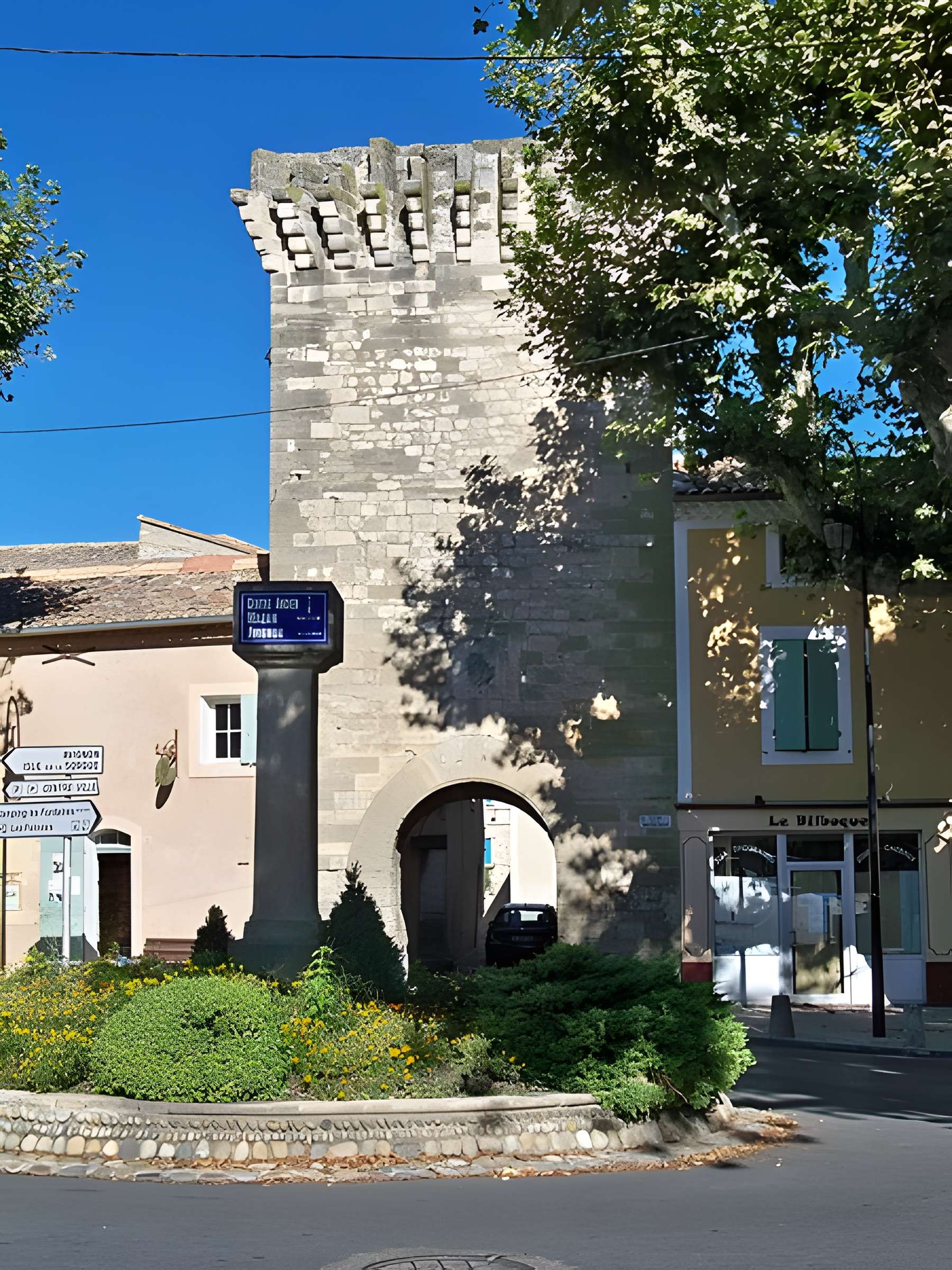 Porte Saint Gilles de Pernes-les-Fontaines