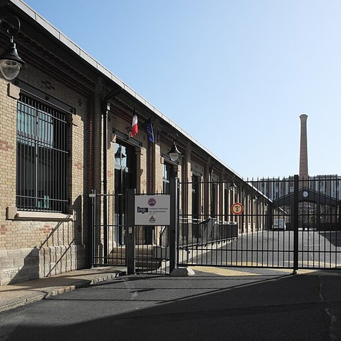 Photo de Ancienne manufacture dallumettes, actuellement siège de la Documentation française