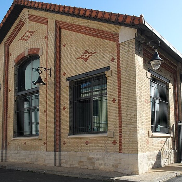 Photo de Ancienne manufacture dallumettes, actuellement siège de la Documentation française