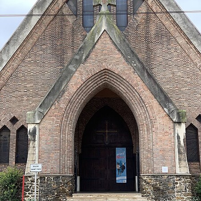 Photo de Eglise Saint-Yves-des-Quatre-Routes