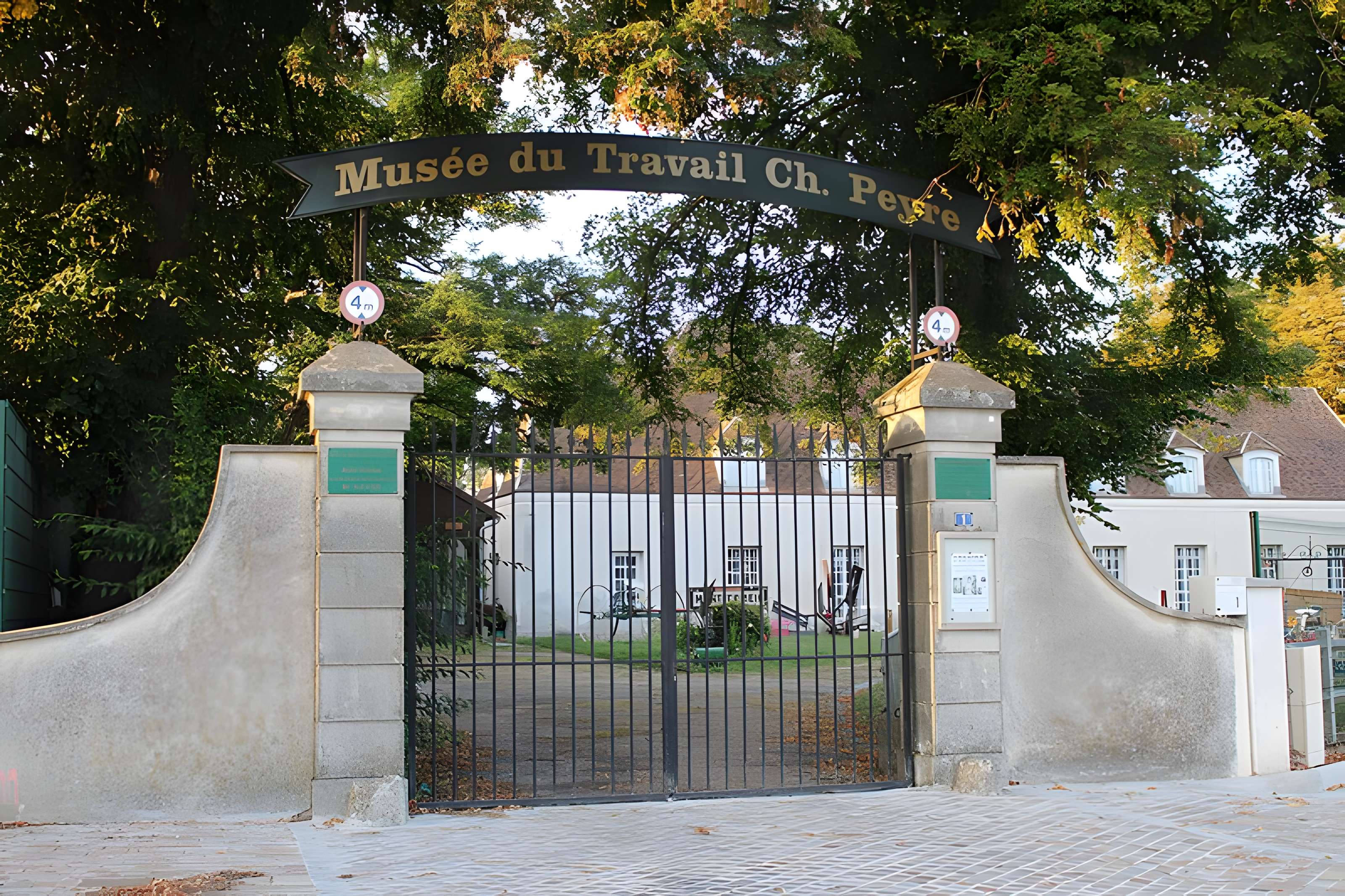 Maison Bourlon  ou Petit Château