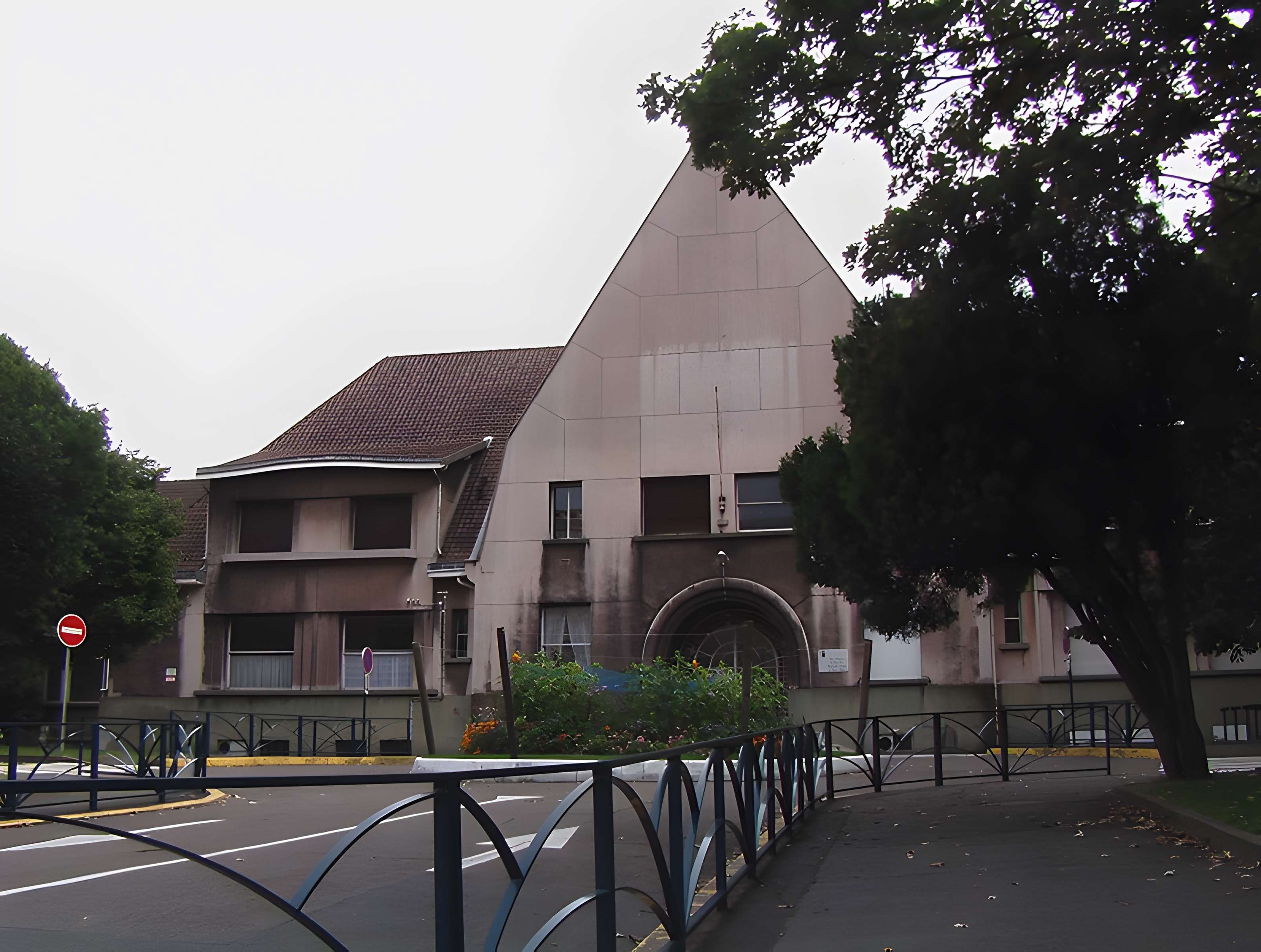 Groupe scolaire (école primaire de plein air et maternelle)