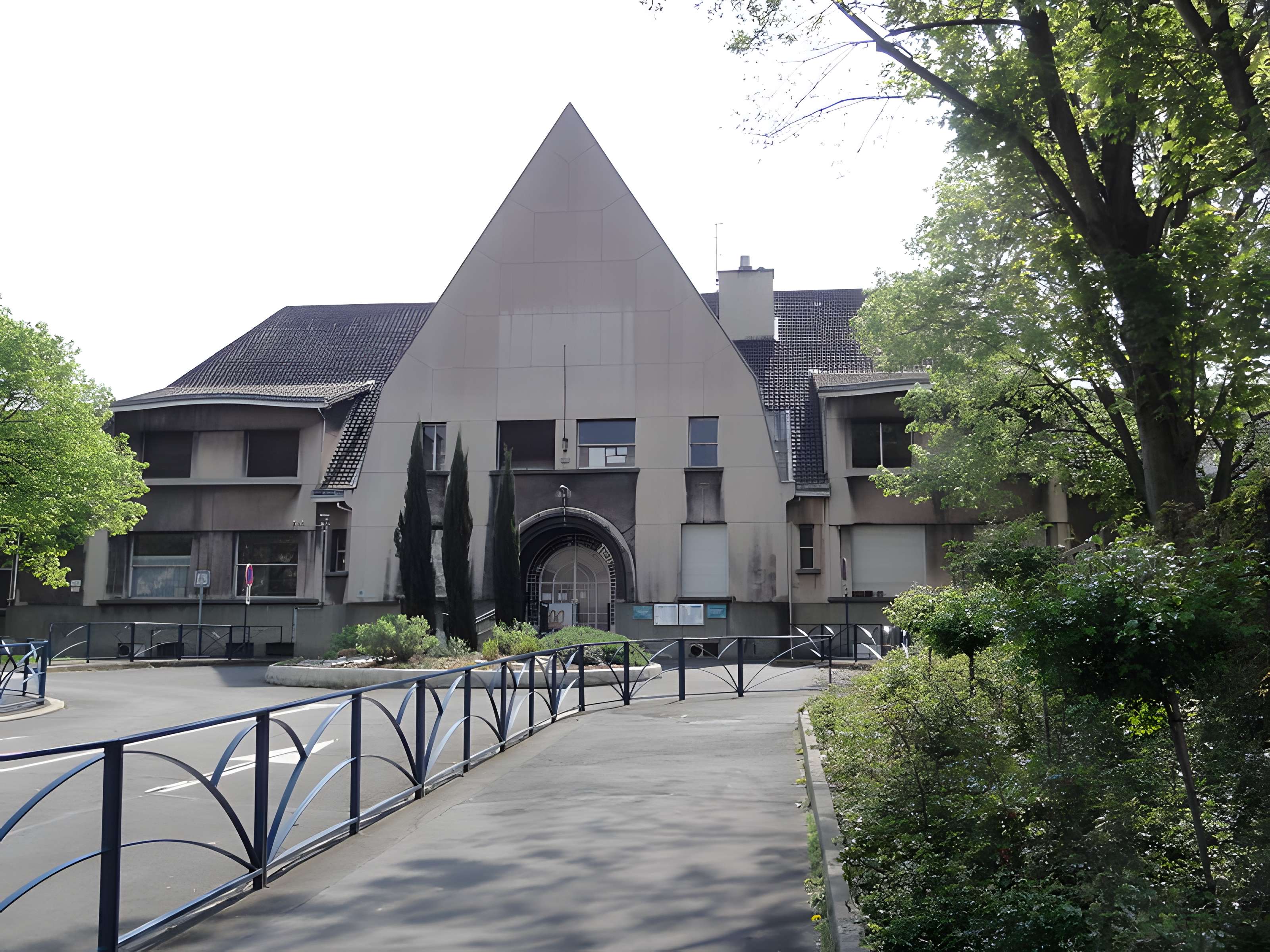 Groupe scolaire (école primaire de plein air et maternelle)