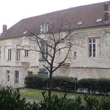 Maison des Gardes de lancien château
