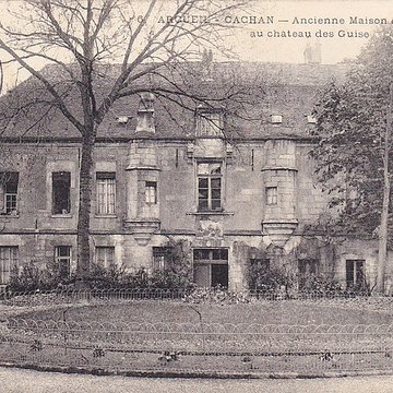 Maison des Gardes de lancien château