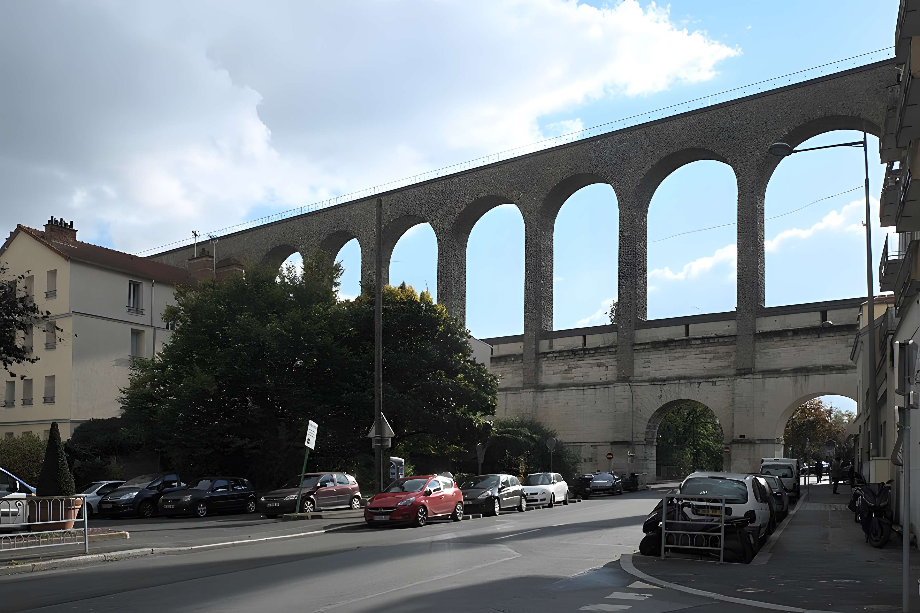 Aqueduc des Eaux de Rungis (également sur communes de Rungis, L'Hay-les-Roses, Cachan, Arcueil, Gentilly et Paris 14)