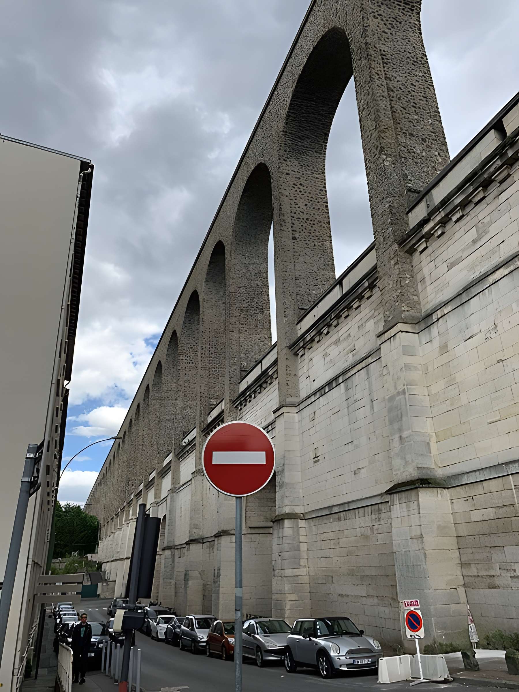 Aqueduc des Eaux de Rungis (également sur communes de Rungis, L'Hay-les-Roses, Cachan, Arcueil, Gentilly et Paris 14)