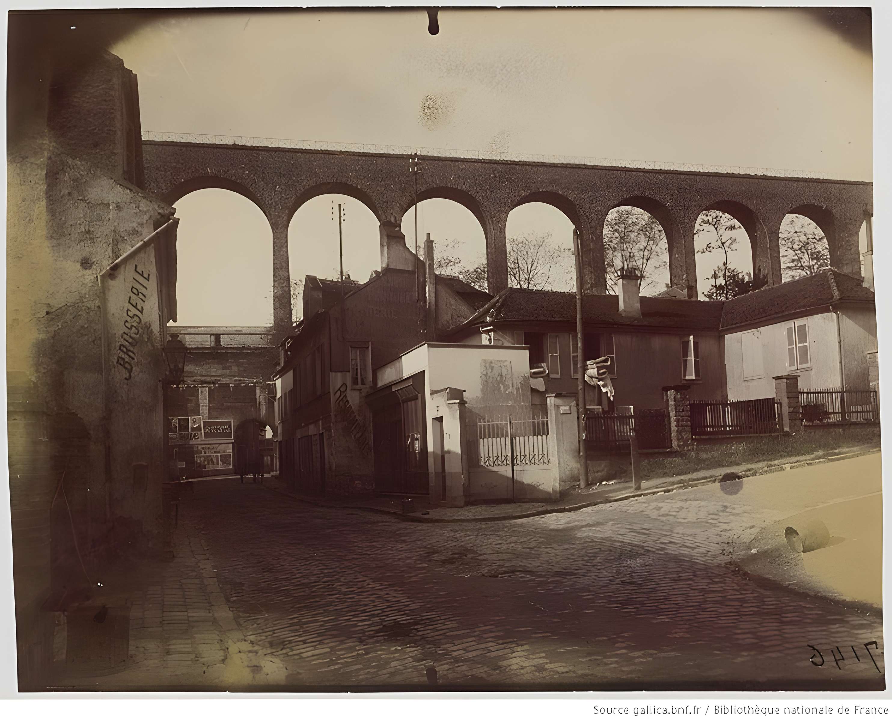 Aqueduc des Eaux de Rungis (également sur communes de Rungis, L'Hay-les-Roses, Cachan, Arcueil, Gentilly et Paris 14)