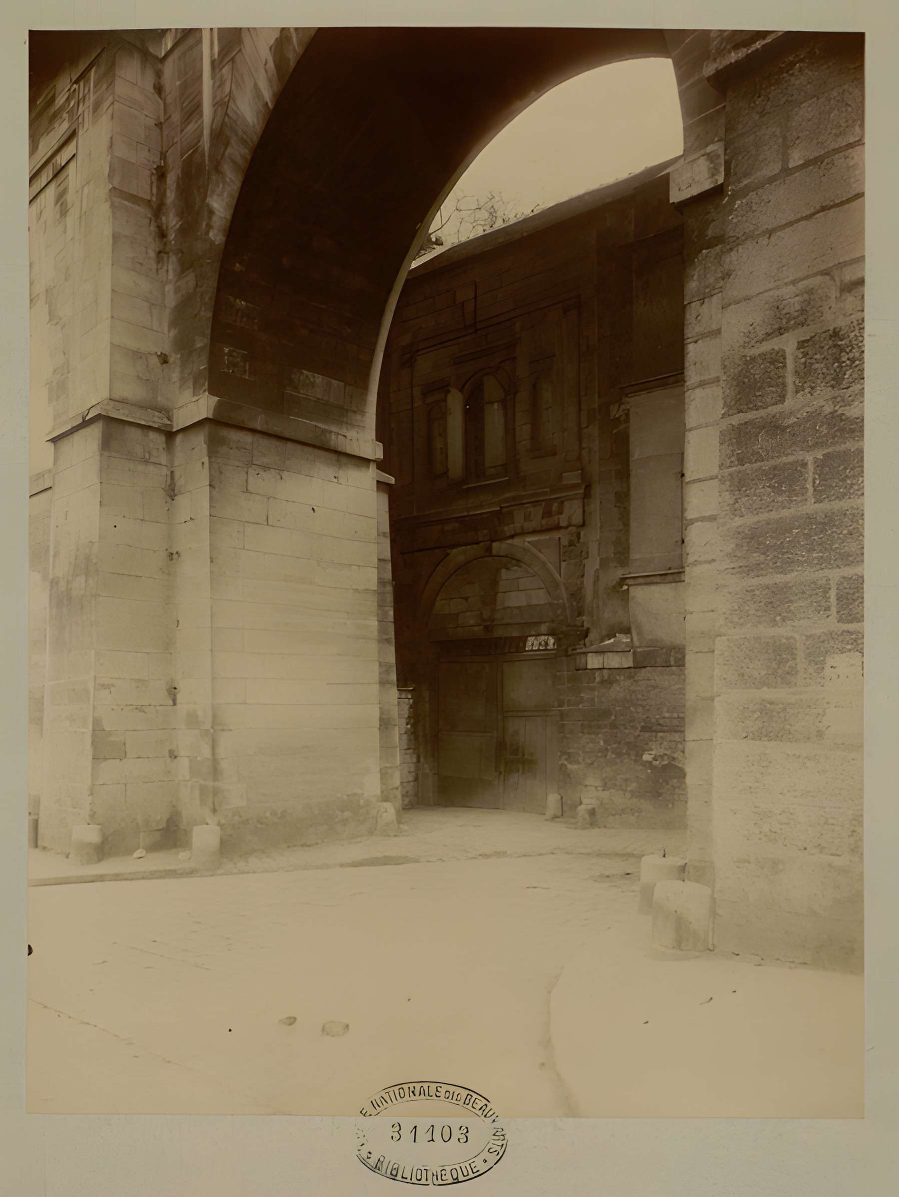 Aqueduc des Eaux de Rungis (également sur communes de Rungis, L'Hay-les-Roses, Cachan, Arcueil, Gentilly et Paris 14)