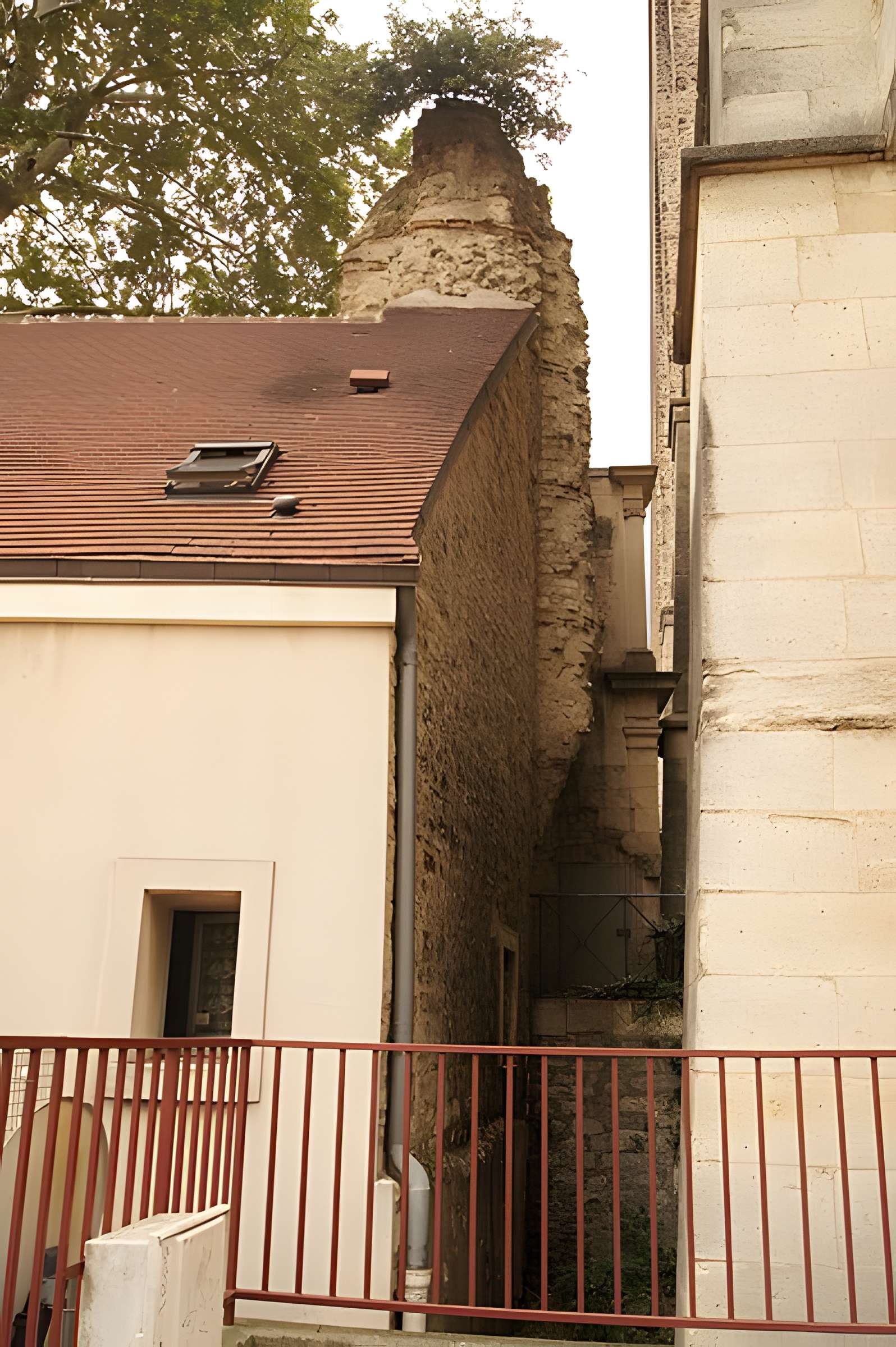 Aqueduc des Eaux de Rungis (également sur communes de Rungis, Fresnes, L'Hay-les-Roses, Cachan, Arcueil et Paris 14)