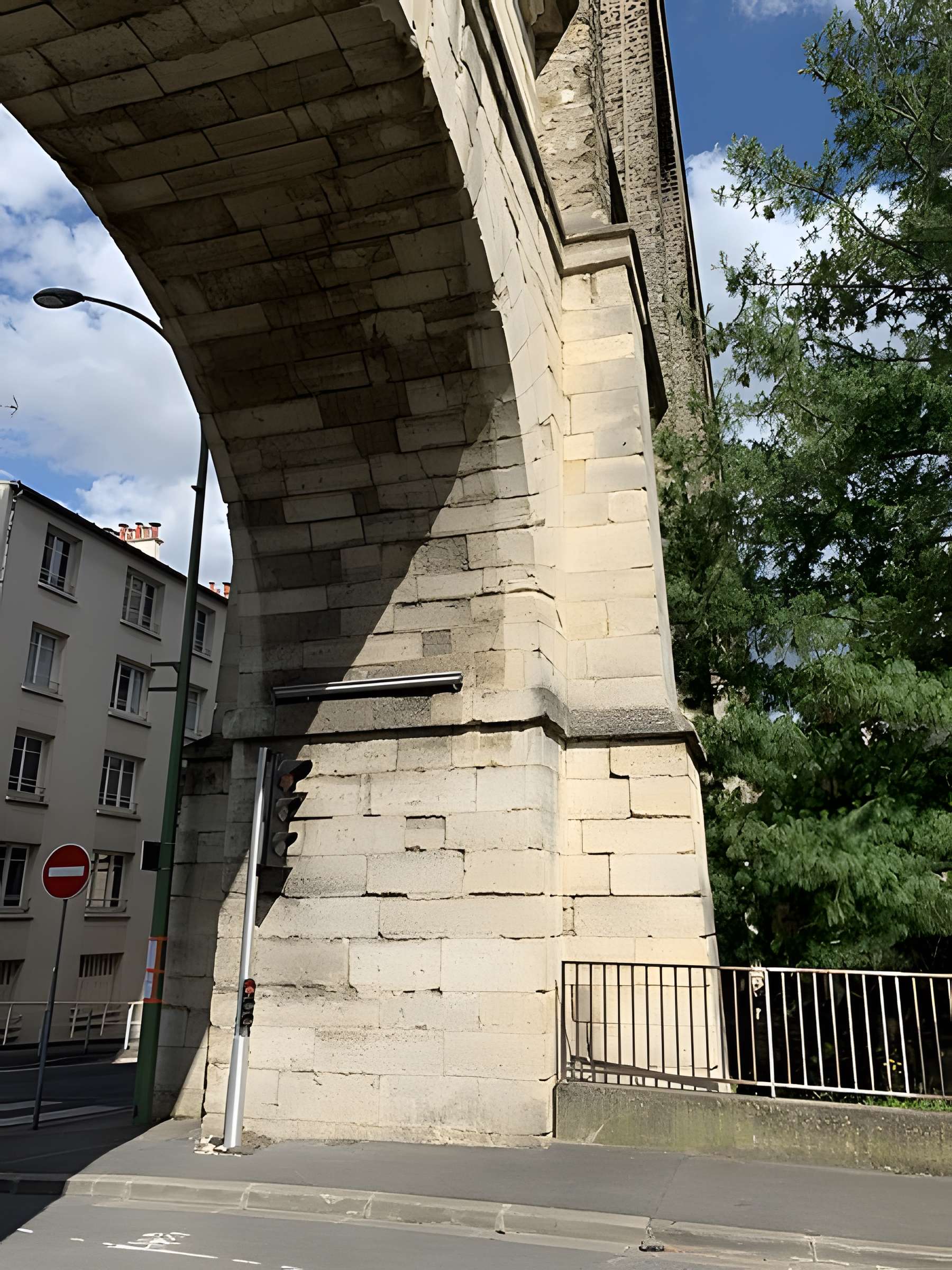Aqueduc des Eaux de Rungis (également sur communes de Rungis, Fresnes, L'Hay-les-Roses, Cachan, Arcueil et Paris 14)