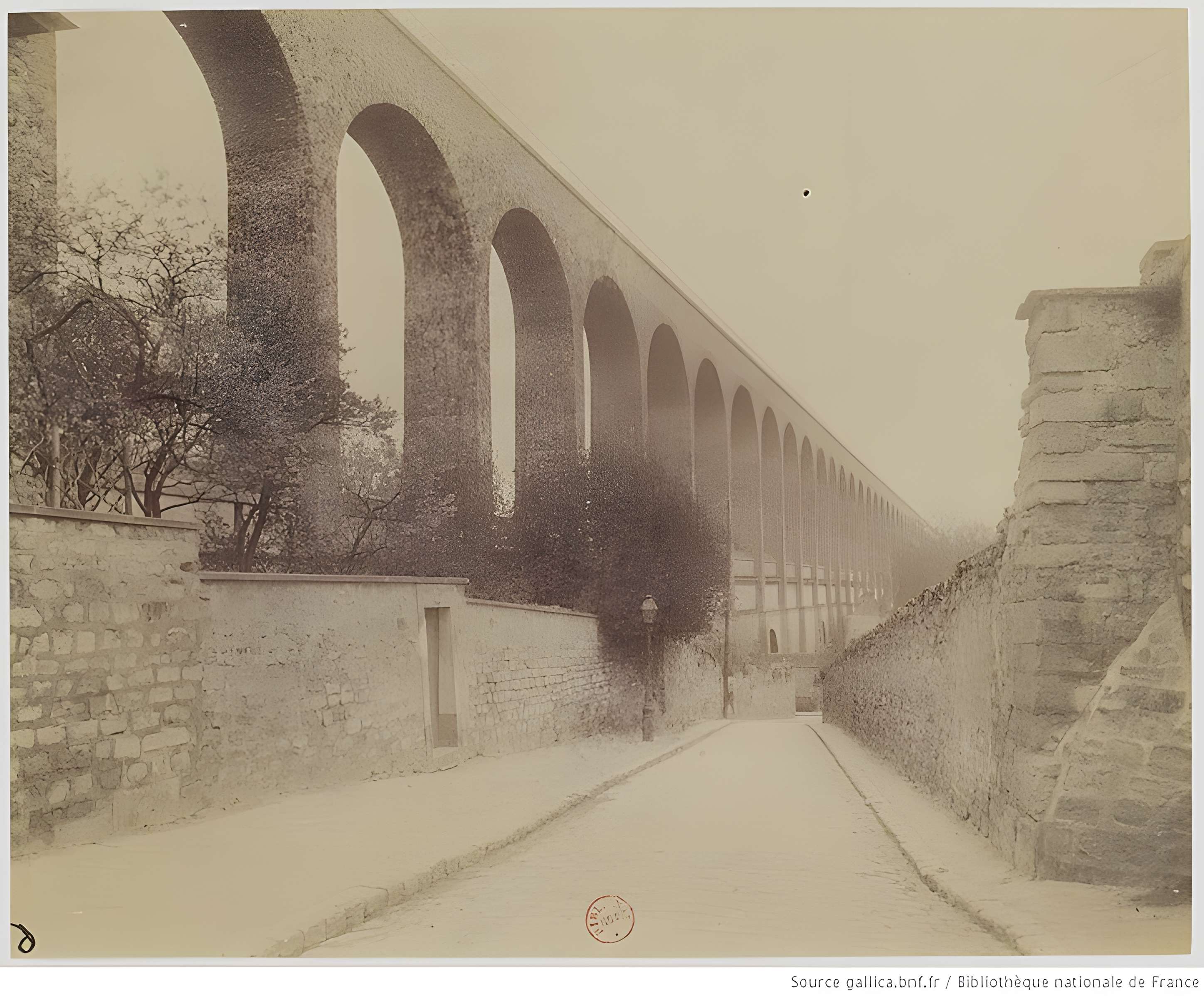 Aqueduc des Eaux de Rungis (également sur communes de Rungis, Fresnes, L'Hay-les-Roses, Cachan, Arcueil et Paris 14)