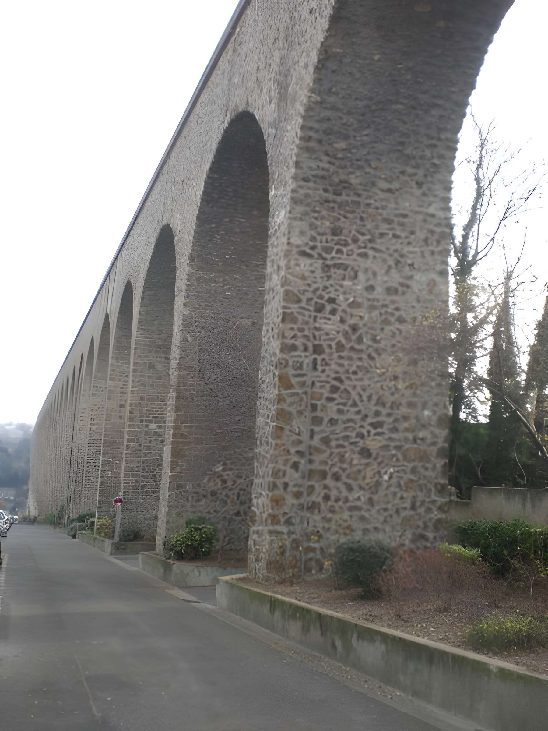 Aqueduc des Eaux de Rungis (également sur communes de Rungis, Fresnes, Cachan, Arcueil, Gentilly et Paris 14)