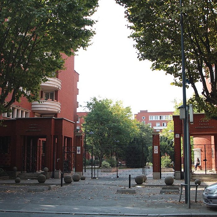 Photo de Cité dHabitations à Bon Marché du Square Dufourmantelle, délimitée par la rue Jean-Jaurès, la rue de Rome, lavenue de la Liberté et le square Gabriel-Fauré