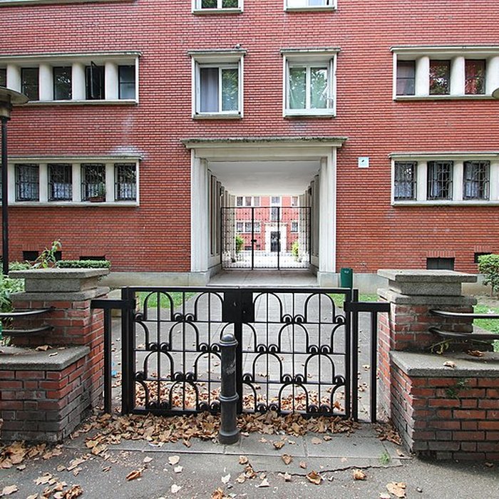 Photo de Cité dHabitations à Bon Marché du Square Dufourmantelle, délimitée par la rue Jean-Jaurès, la rue de Rome, lavenue de la Liberté et le square Gabriel-Fauré