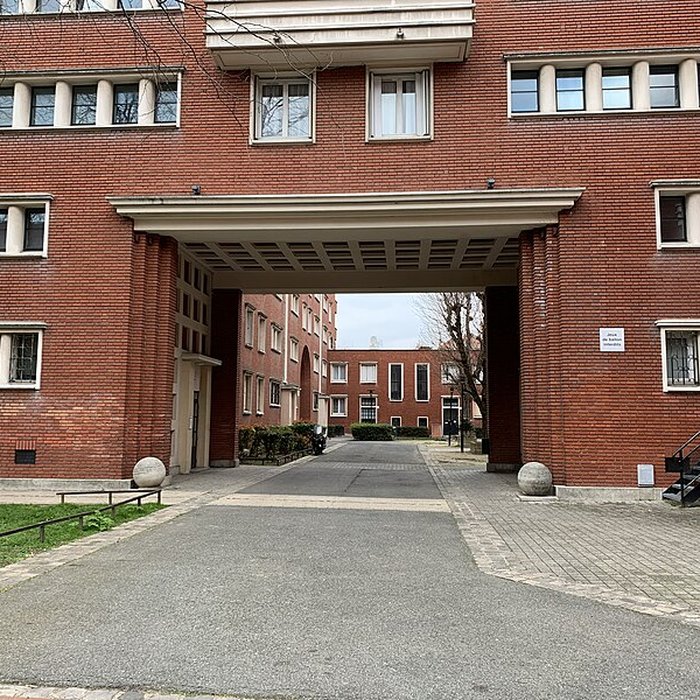 Photo de Cité dHabitations à Bon Marché du Square Dufourmantelle, délimitée par la rue Jean-Jaurès, la rue de Rome, lavenue de la Liberté et le square Gabriel-Fauré