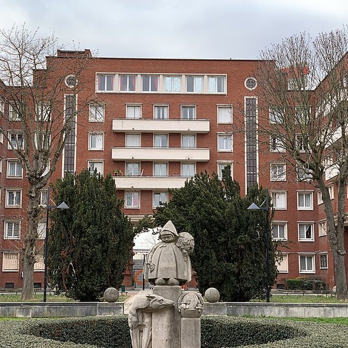 Photo de Cité dHabitations à Bon Marché du Square Dufourmantelle, délimitée par la rue Jean-Jaurès, la rue de Rome, lavenue de la Liberté et le square Gabriel-Fauré
