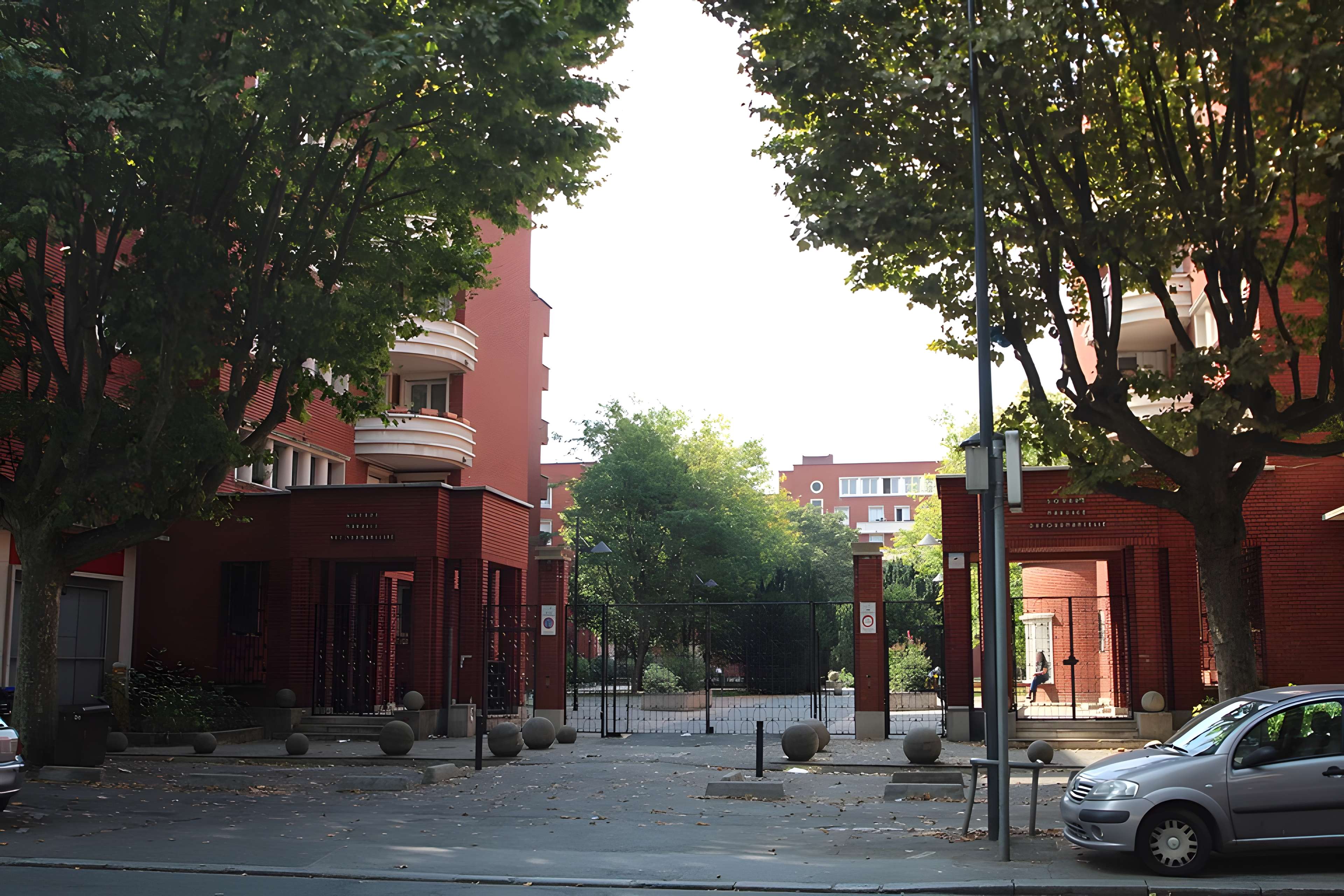 Cité d'Habitations à Bon Marché du Square Dufourmantelle, délimitée par la rue Jean-Jaurès, la rue de Rome, l'avenue de la Liberté et le square Gabriel-Fauré