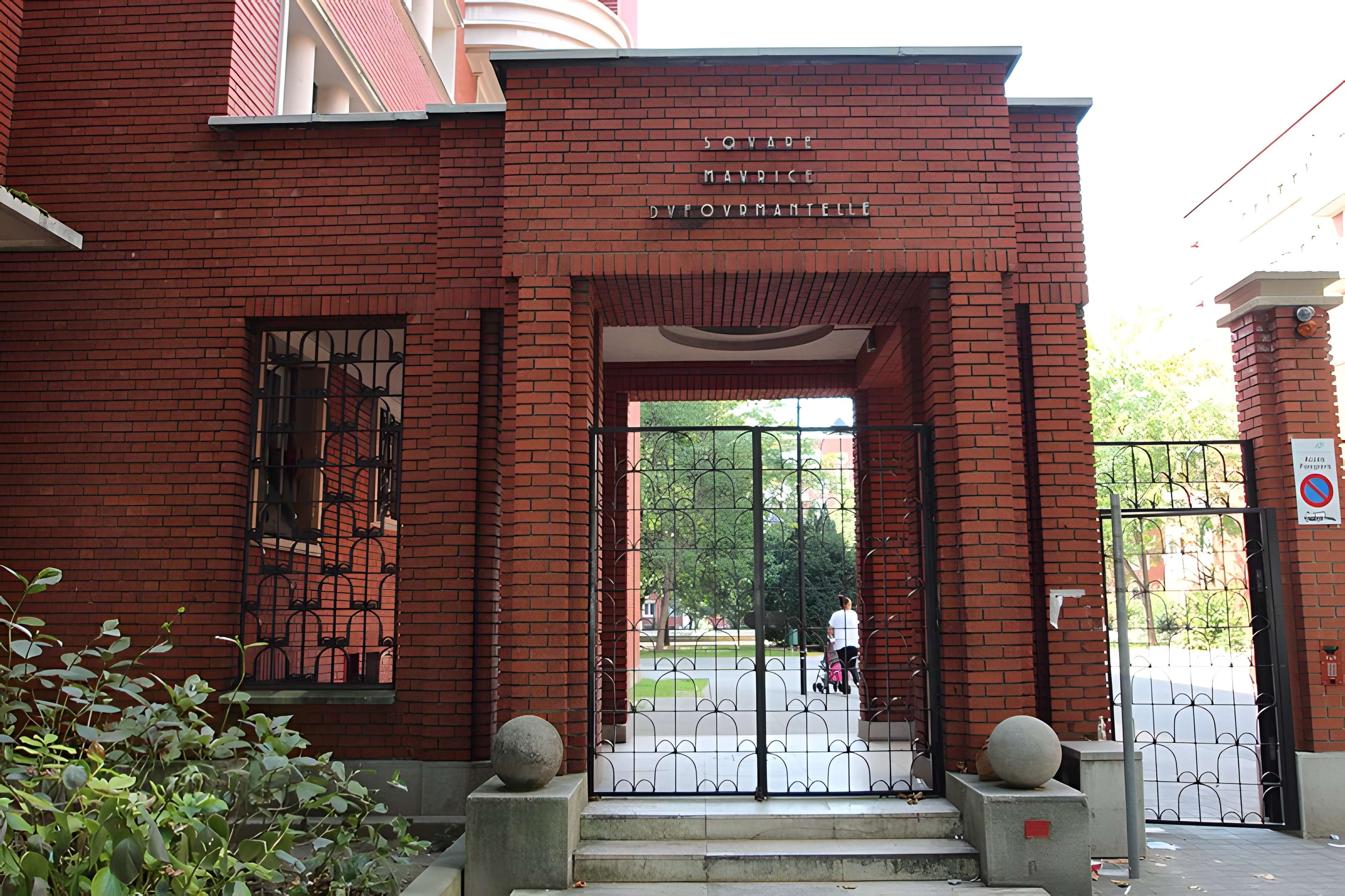 Cité d'Habitations à Bon Marché du Square Dufourmantelle, délimitée par la rue Jean-Jaurès, la rue de Rome, l'avenue de la Liberté et le square Gabriel-Fauré
