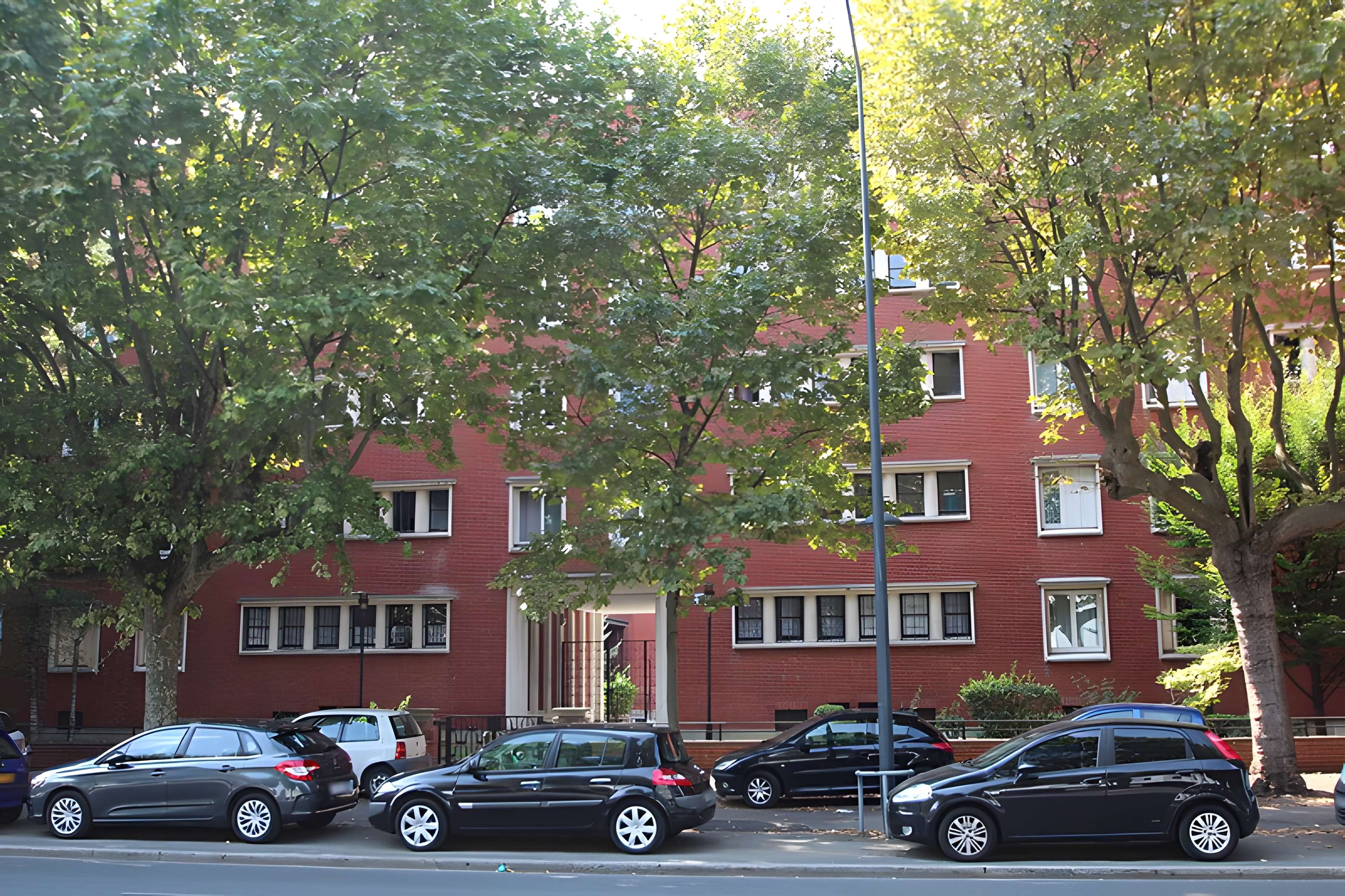 Cité d'Habitations à Bon Marché du Square Dufourmantelle, délimitée par la rue Jean-Jaurès, la rue de Rome, l'avenue de la Liberté et le square Gabriel-Fauré