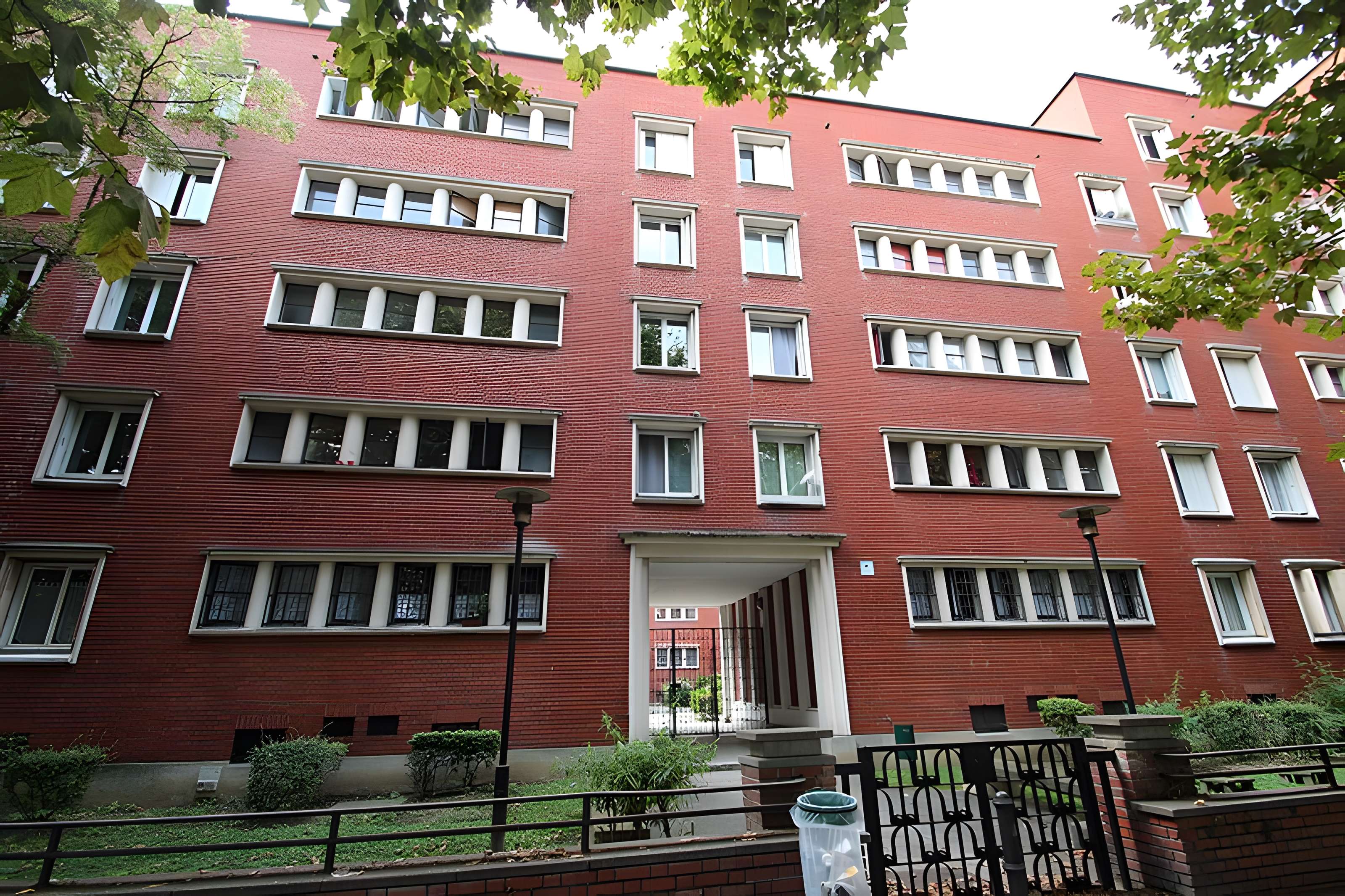 Cité d'Habitations à Bon Marché du Square Dufourmantelle, délimitée par la rue Jean-Jaurès, la rue de Rome, l'avenue de la Liberté et le square Gabriel-Fauré