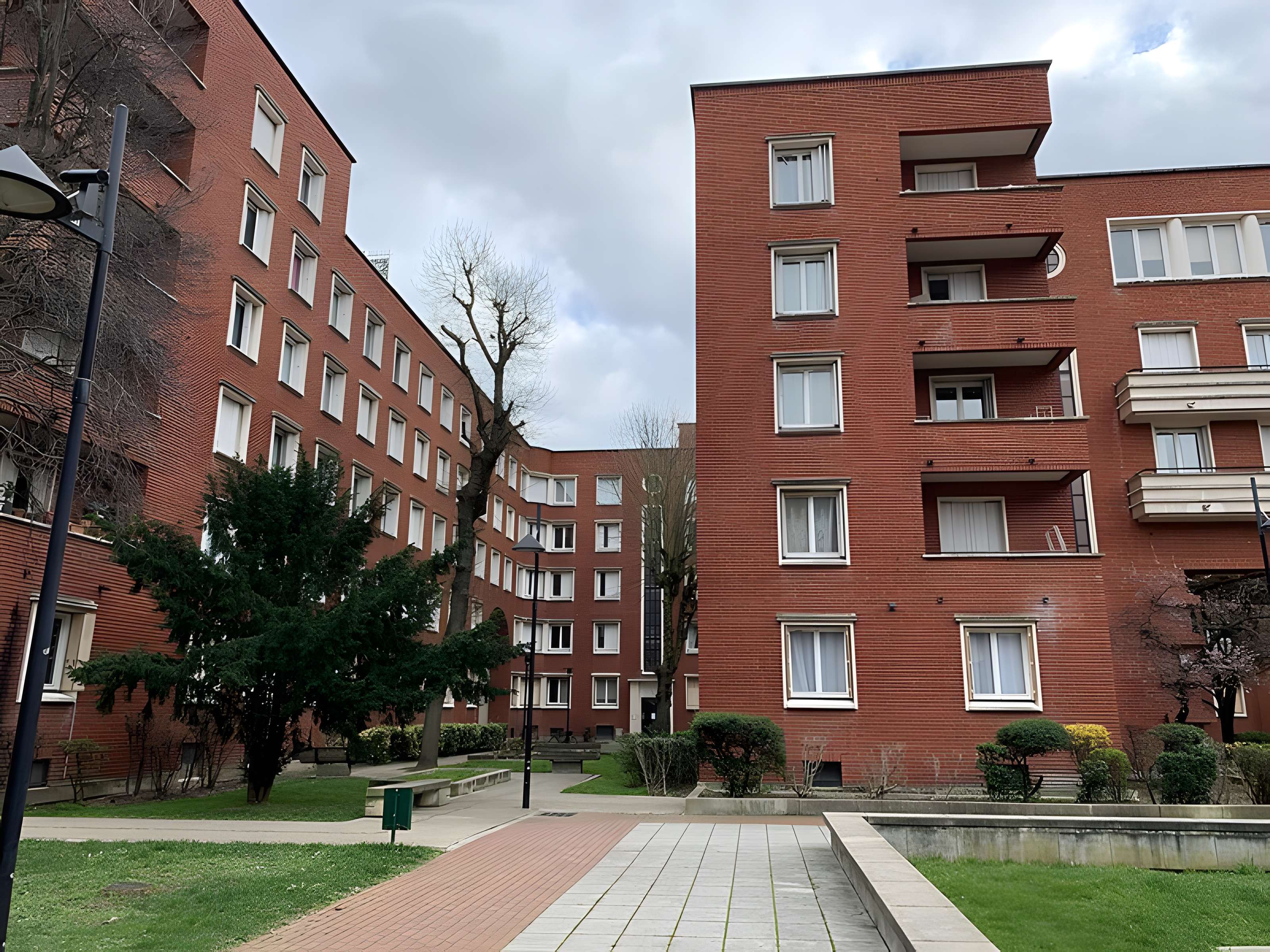 Cité d'Habitations à Bon Marché du Square Dufourmantelle, délimitée par la rue Jean-Jaurès, la rue de Rome, l'avenue de la Liberté et le square Gabriel-Fauré