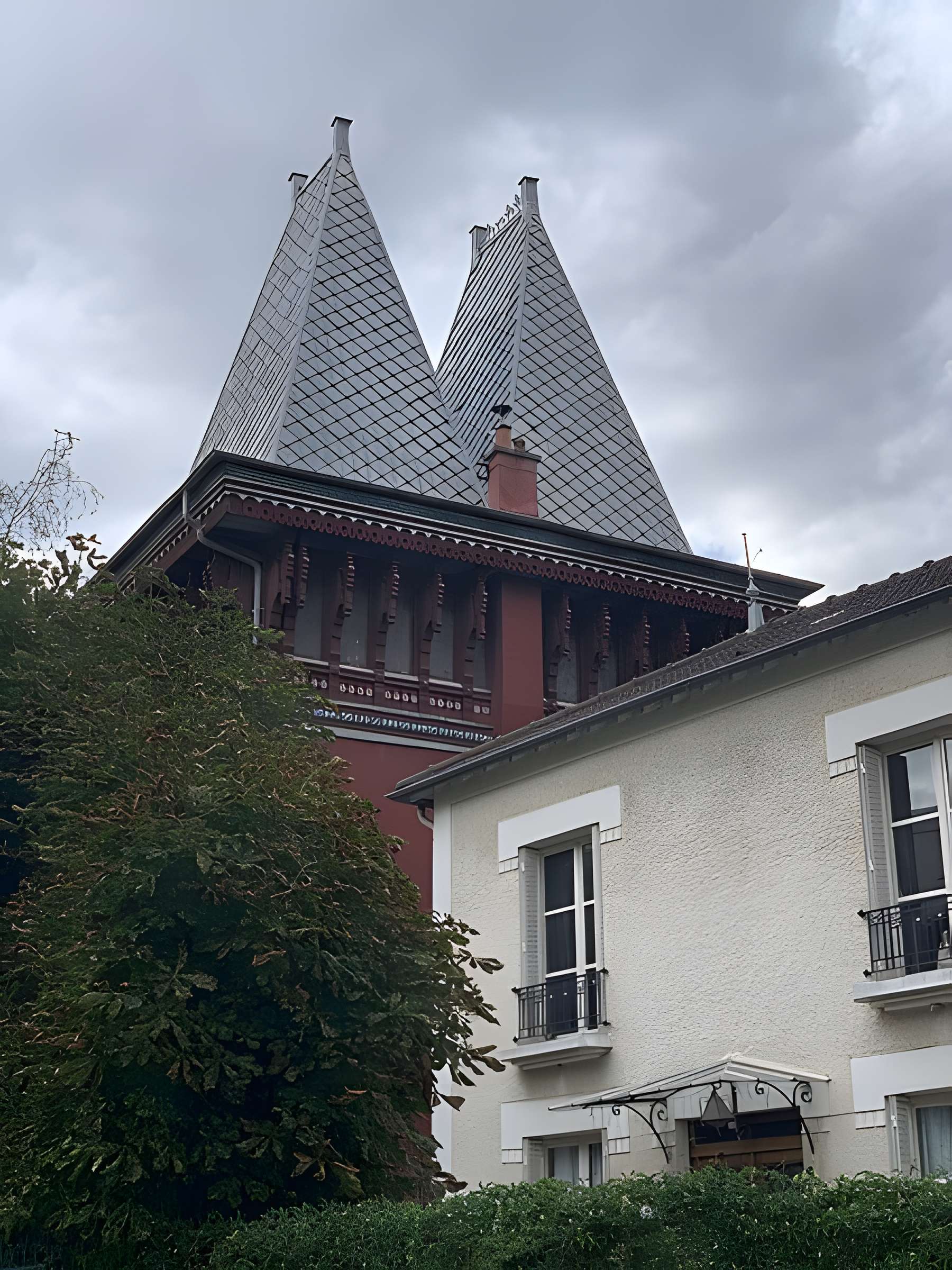 Vestige du pavillon de la Russie présenté à l'Exposition Universelle de 1878