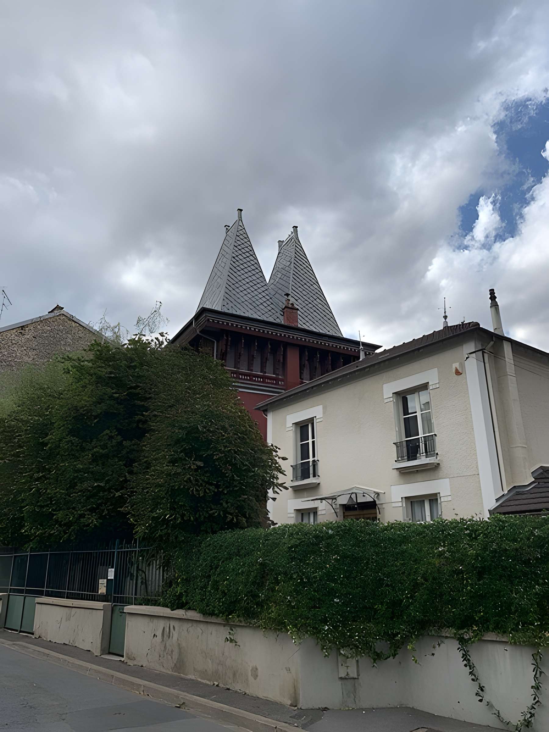 Vestige du pavillon de la Russie présenté à l'Exposition Universelle de 1878