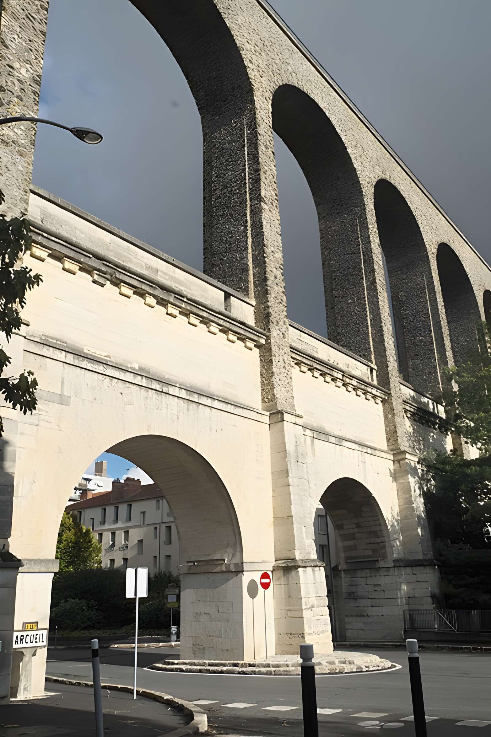 Aqueduc des eaux de Rungis (également sur communes de Fresnes, L'Hay-les-Roses, Cachan, Arcueil, Gentilly et Paris 14)