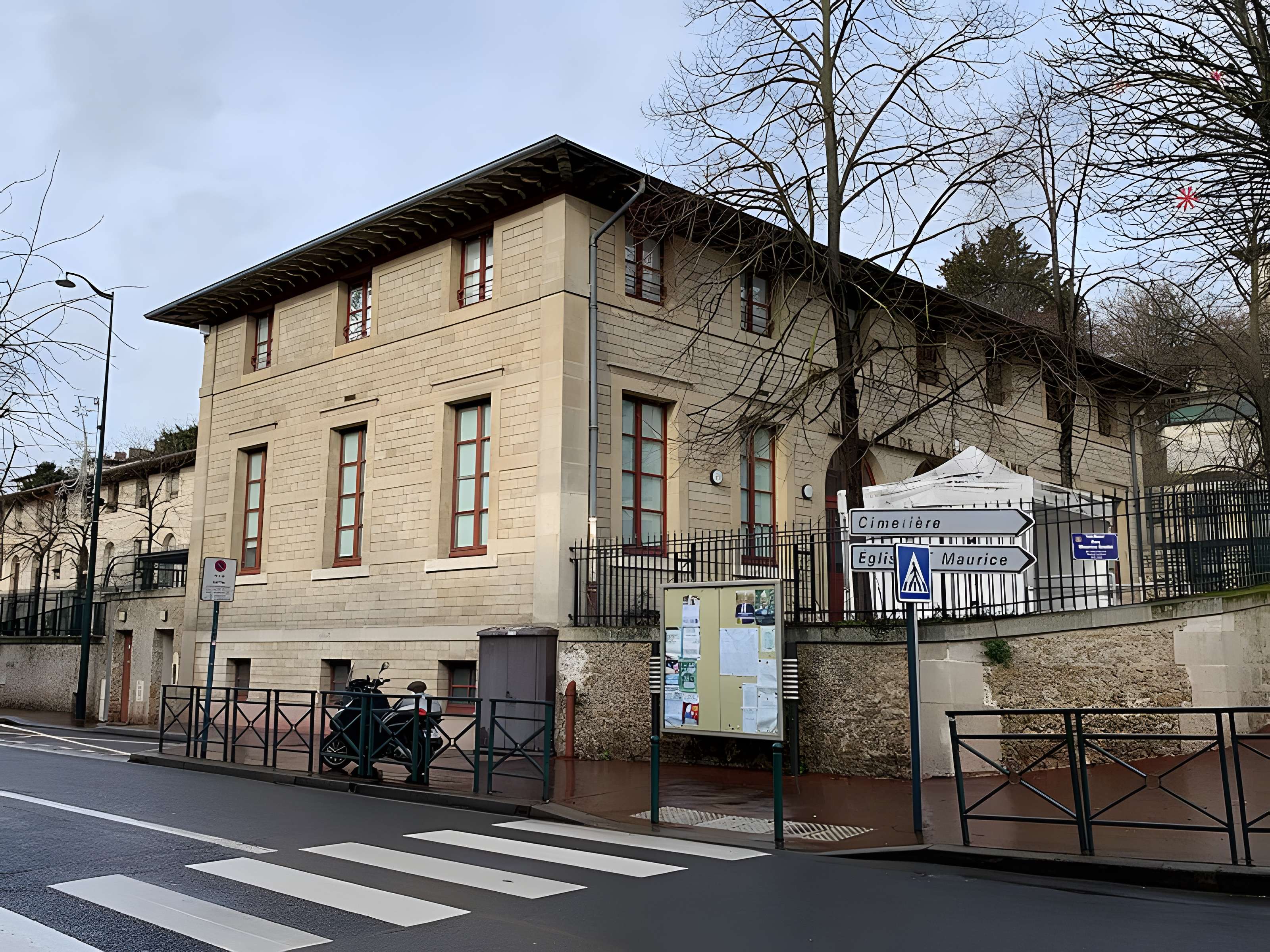 Hôpital Esquirol (ancien asile de Charenton)