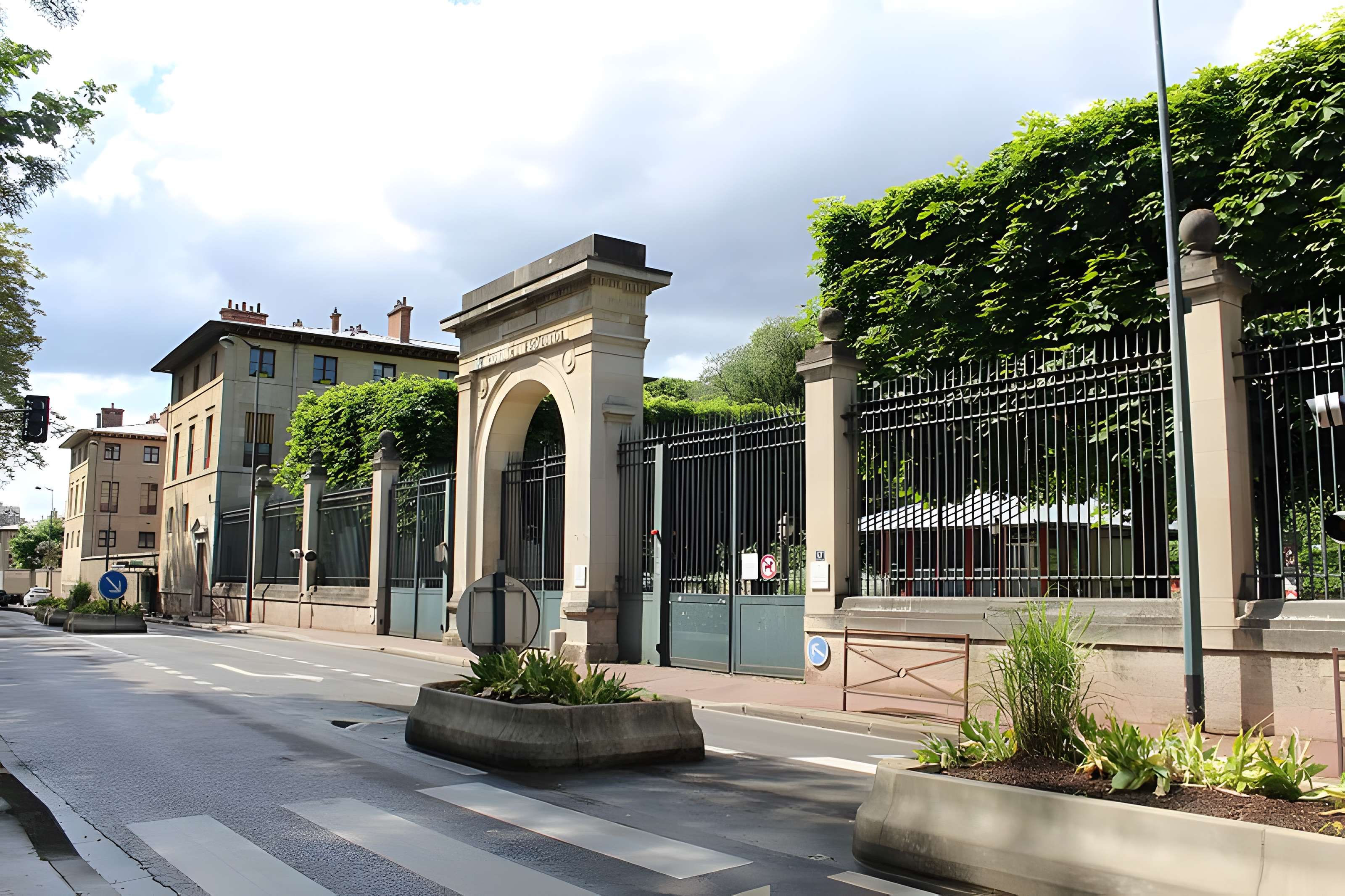 Hôpital Esquirol (ancien asile de Charenton)