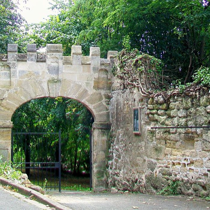 Photo de Porte crénelée du XVIIe siècle