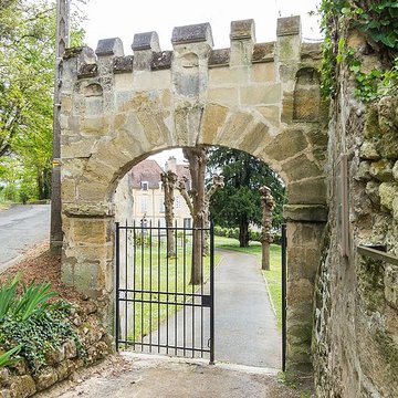 Porte crénelée du XVIIe siècle