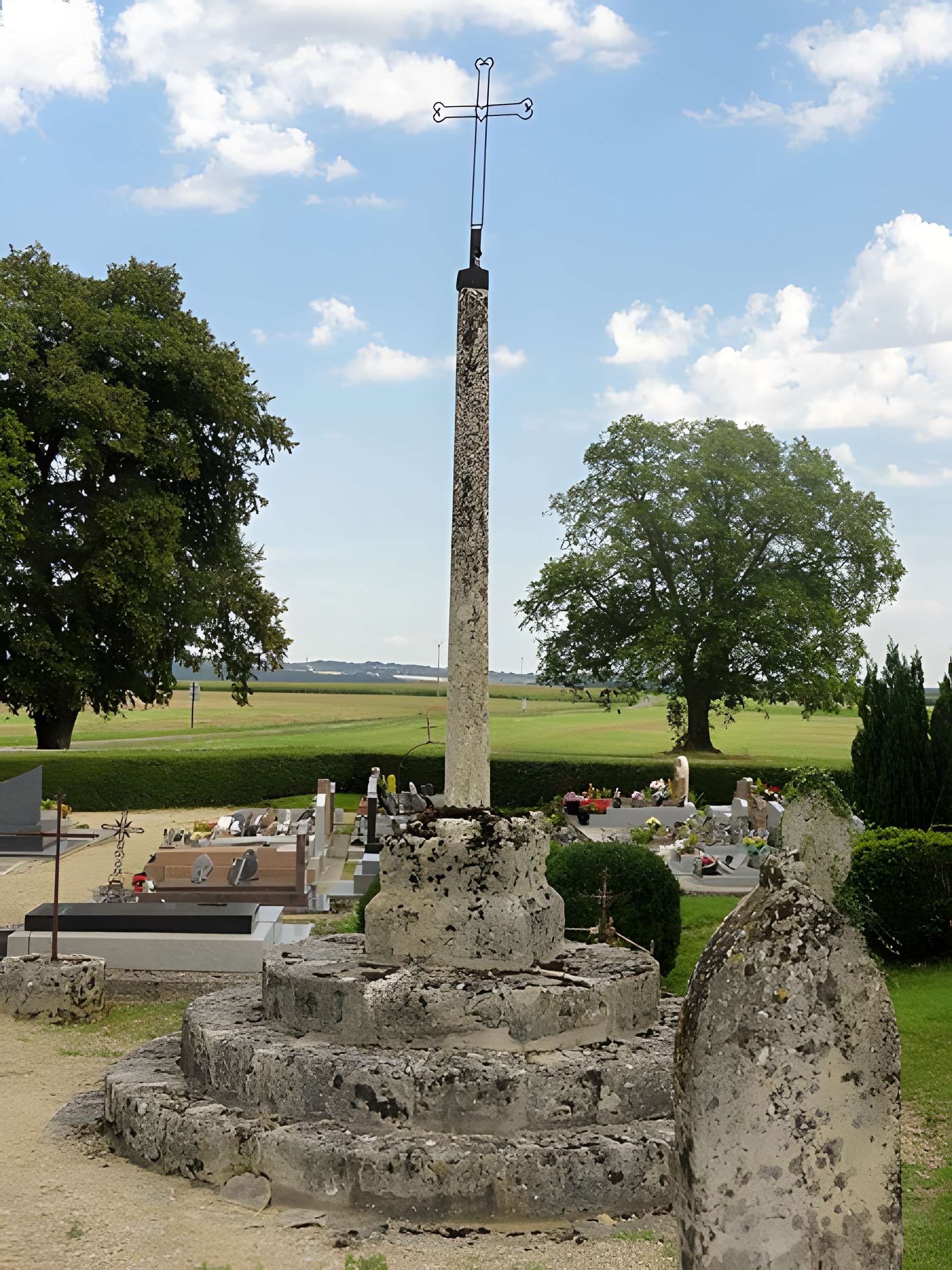 Croix dans le cimetière