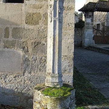 Croix près de léglise