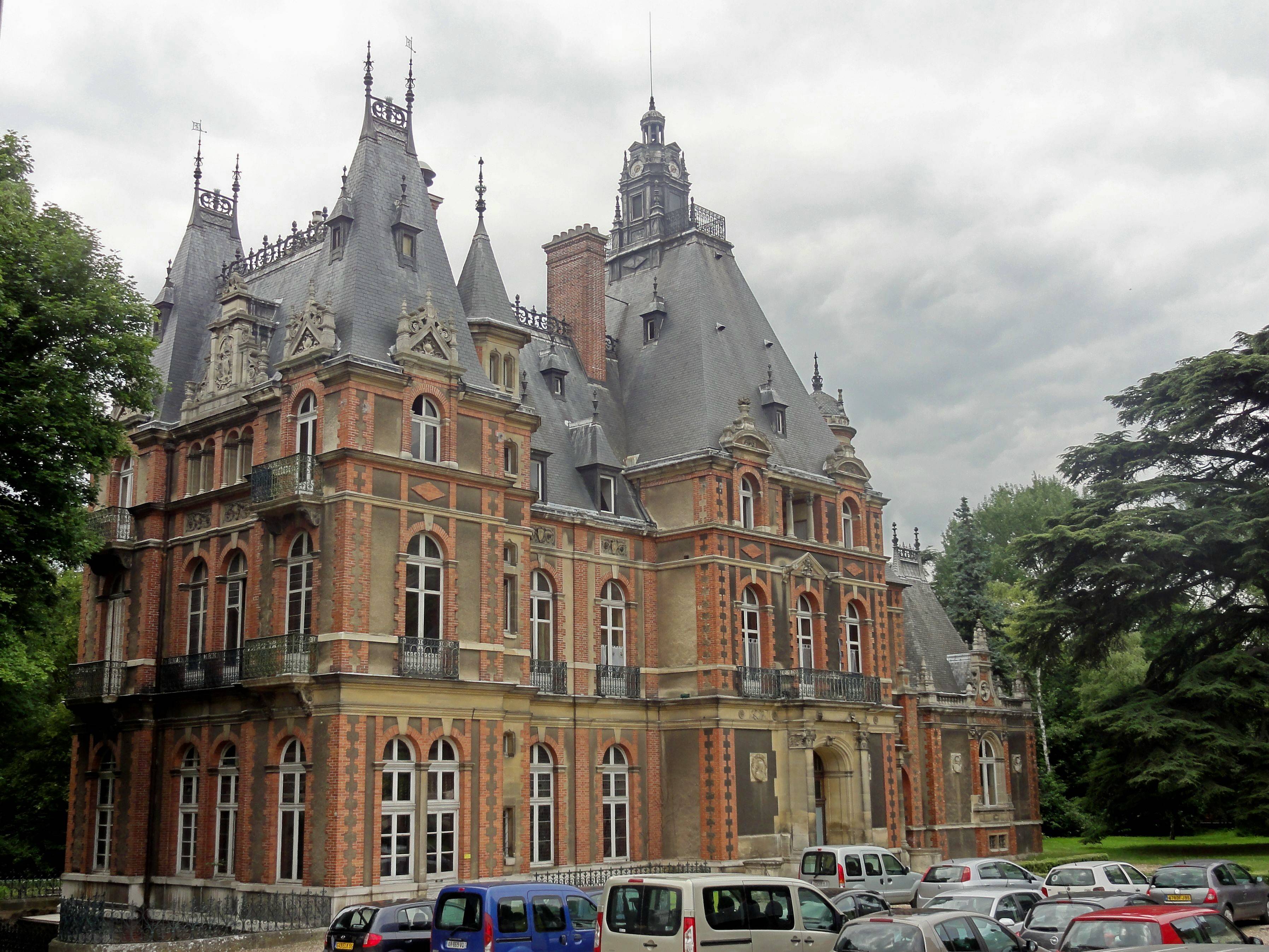 Château du duc de Dino, de son parc et ses dépendances