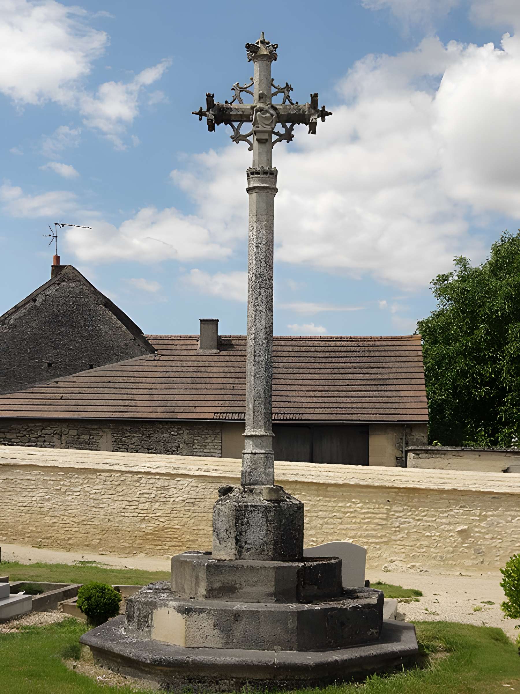 Croix de cimetière du 15s