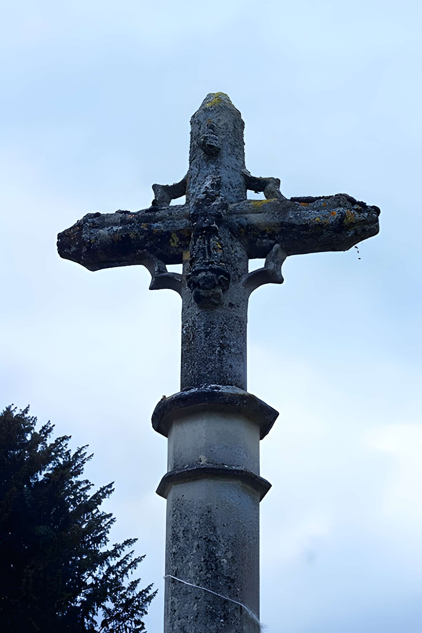 Croix de cimetière