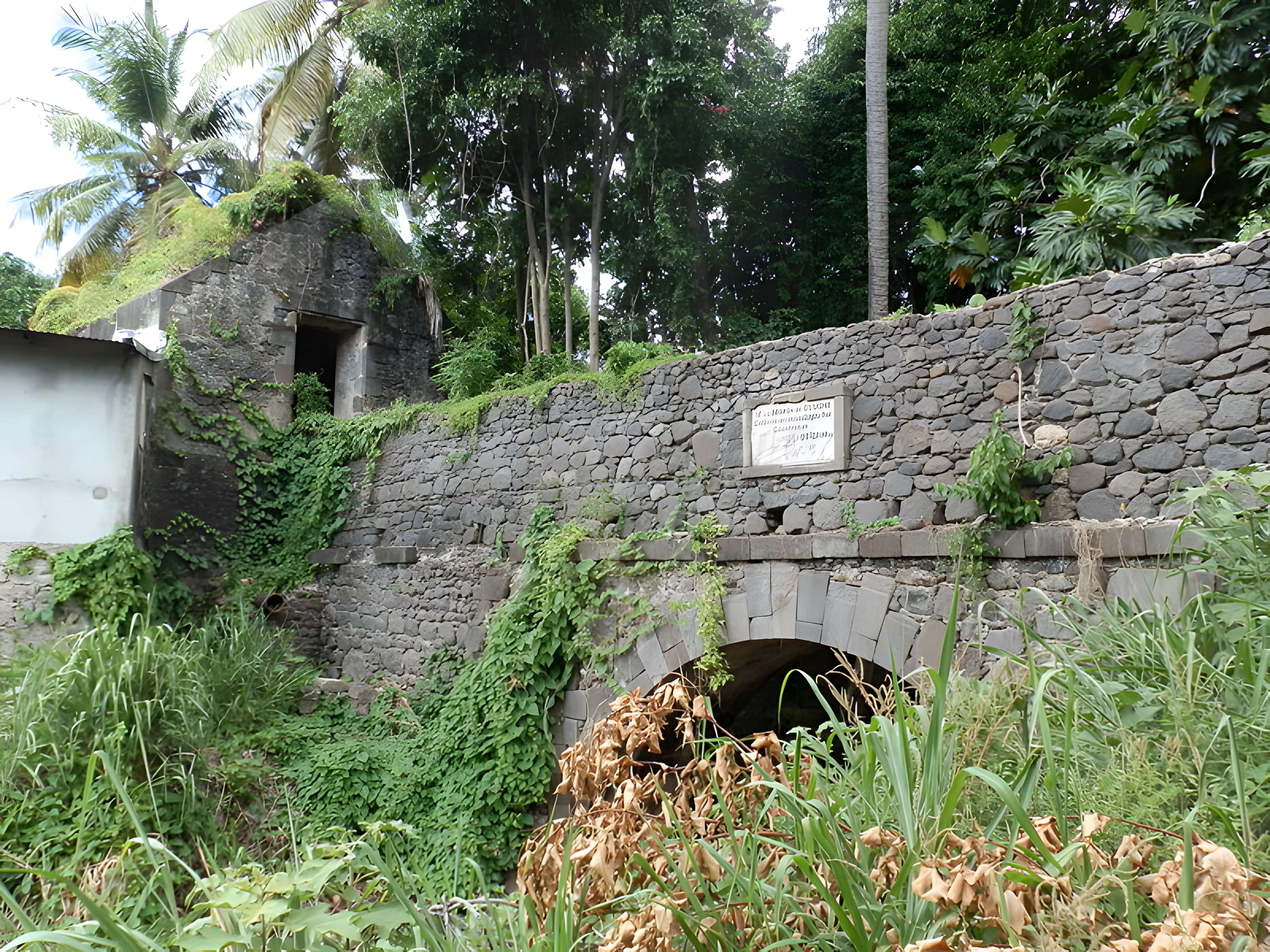 Aqueduc et réservoir de Petite Guinée