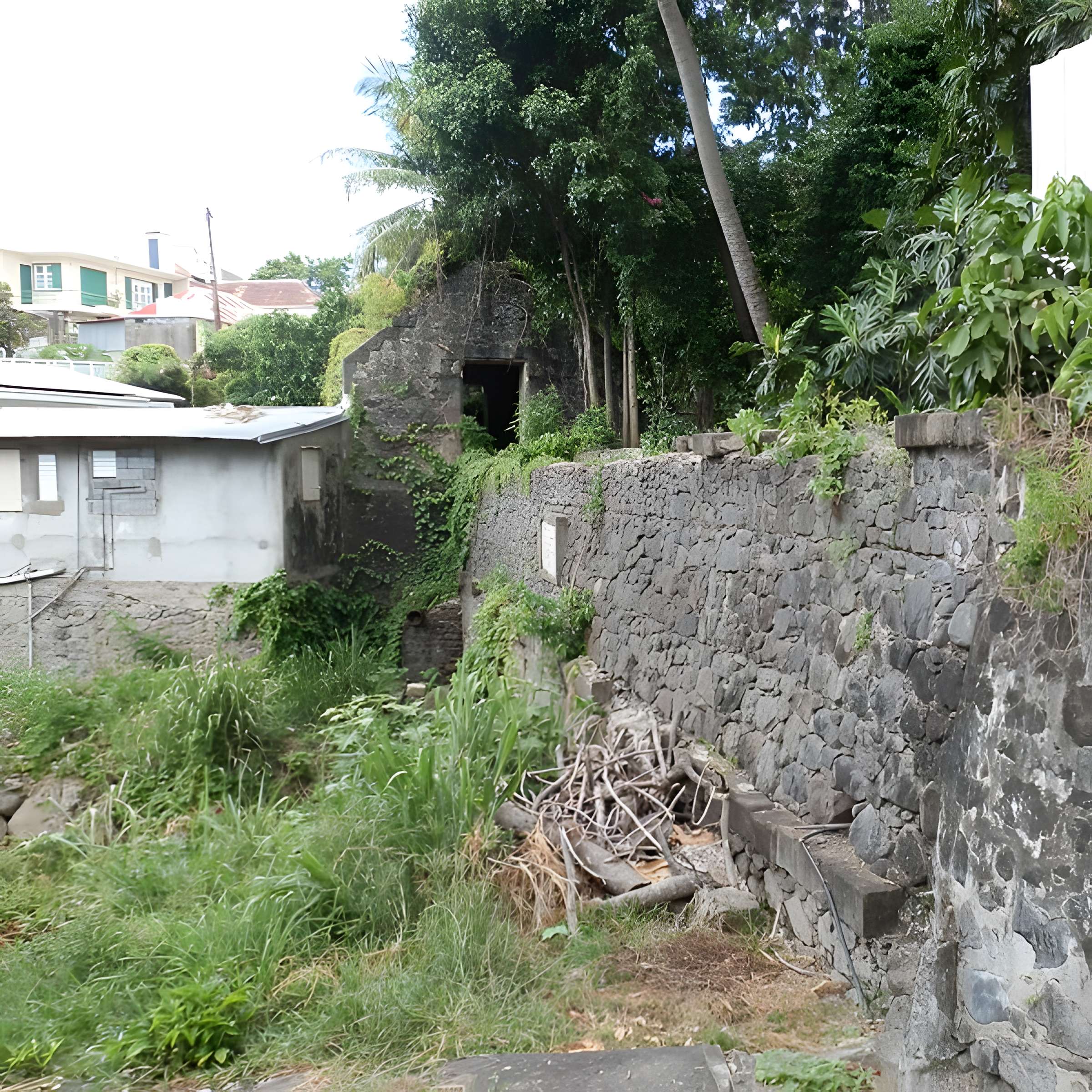 Aqueduc et réservoir de Petite Guinée