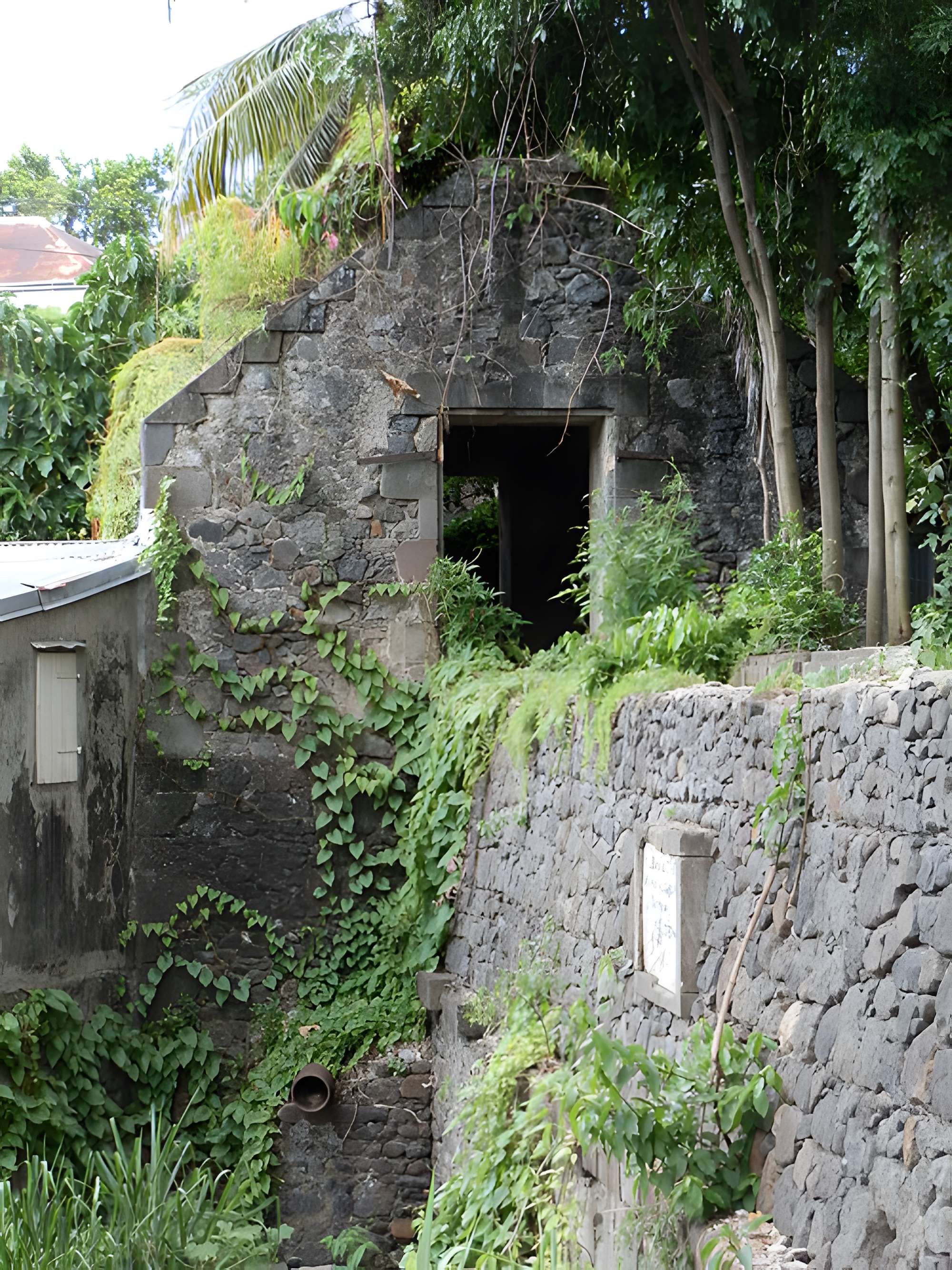 Aqueduc et réservoir de Petite Guinée
