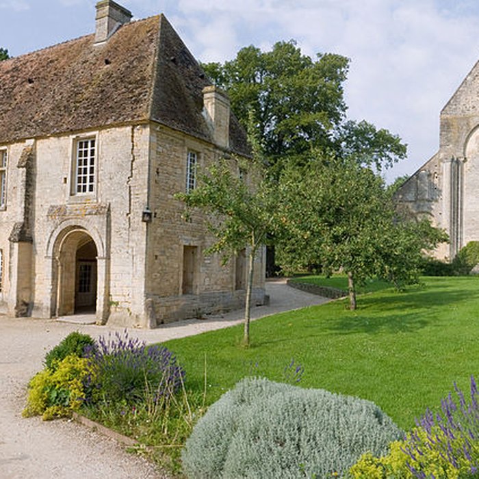 Photo de Restes du prieuré de Saint-Gabriel, puis Centre dapprentissage horticole
