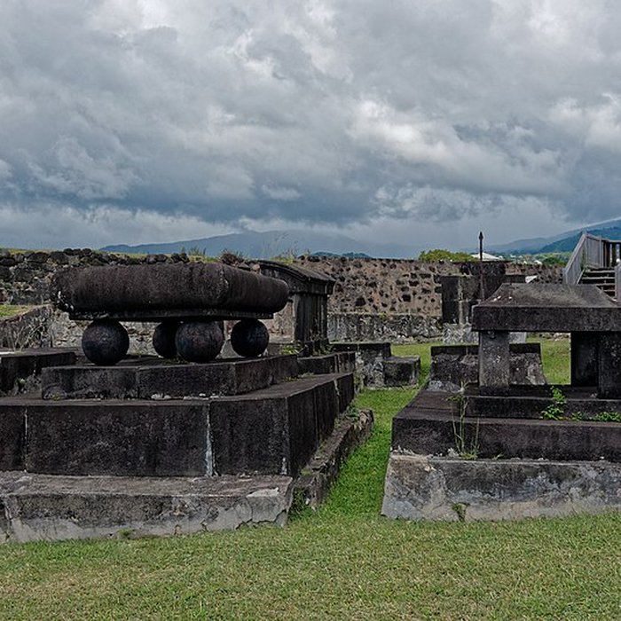 Photo de Fort Saint-Charles, Fort Richepance ou Fort Delgrès, puis laboratoire de vulcanologie