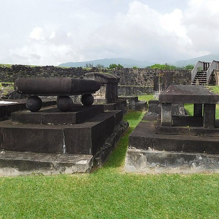 Photo de Fort Saint-Charles, Fort Richepance ou Fort Delgrès, puis laboratoire de vulcanologie