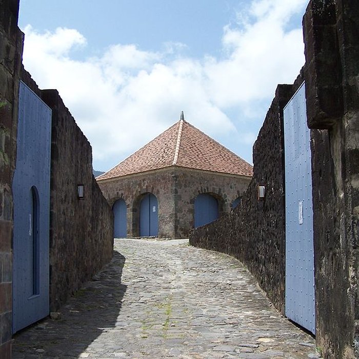 Photo de Fort Saint-Charles, Fort Richepance ou Fort Delgrès, puis laboratoire de vulcanologie