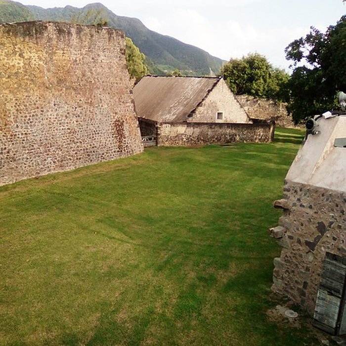 Photo de Fort Saint-Charles, Fort Richepance ou Fort Delgrès, puis laboratoire de vulcanologie