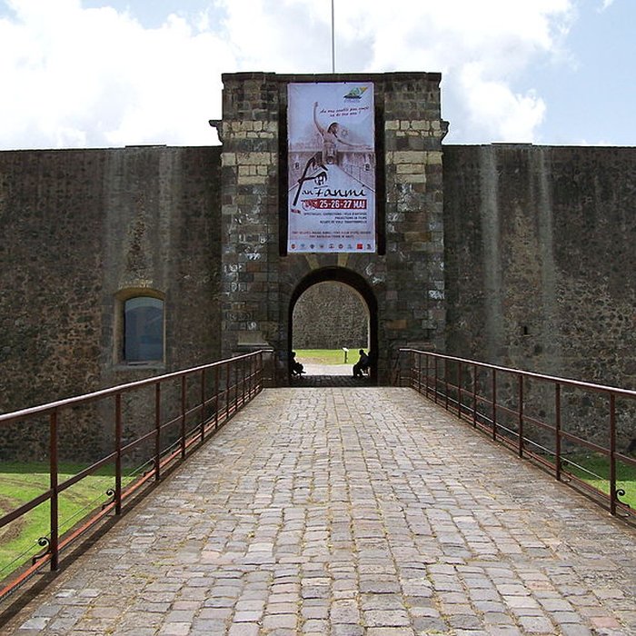 Photo de Fort Saint-Charles, Fort Richepance ou Fort Delgrès, puis laboratoire de vulcanologie