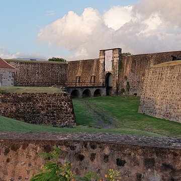 Fort Saint-Charles, Fort Richepance ou Fort Delgrès, puis laboratoire de vulcanologie