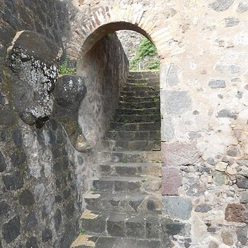 Fort Saint-Charles, Fort Richepance ou Fort Delgrès, puis laboratoire de vulcanologie